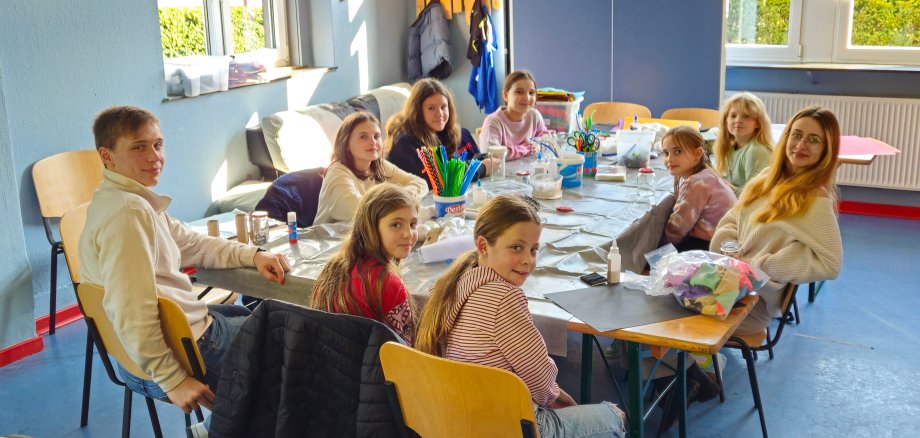 
Angelina Ritter (rechts), freute sich über das große Interesse an ihrem Angebot und die Kreativität der Kinder.